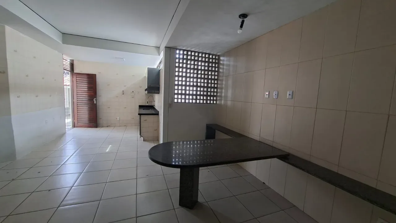 House with 4 en-suite bedrooms and electronic gate — photo 2