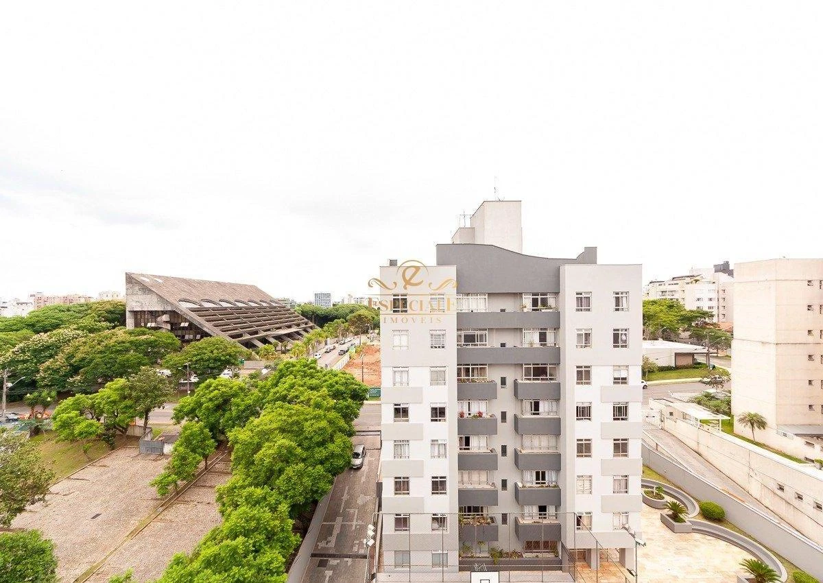 3-bedroom apartment with wood or laminate floors in Curitiba — photo 21