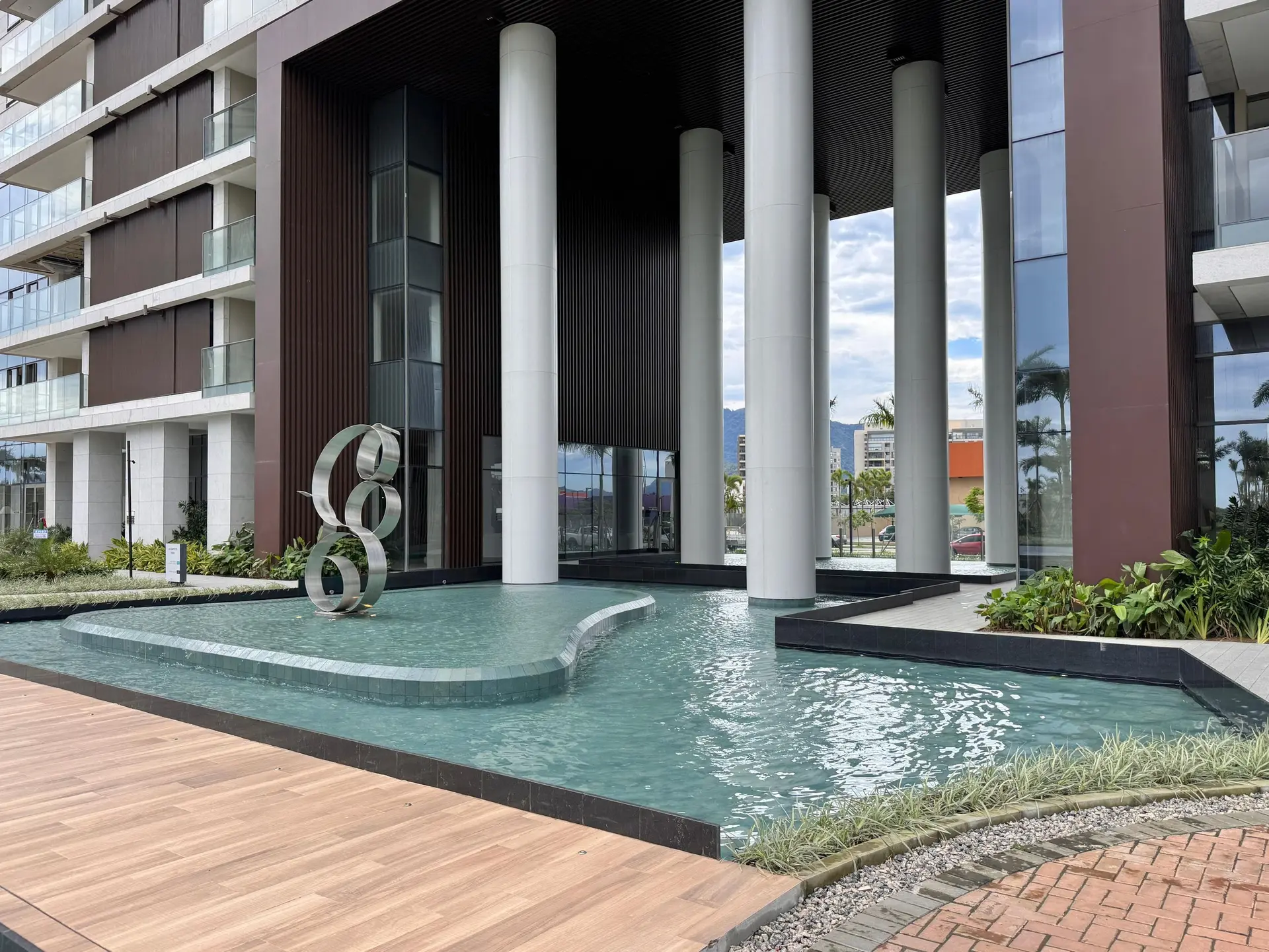 Furnished apartment with 3 en-suite bedrooms and balcony — photo 31