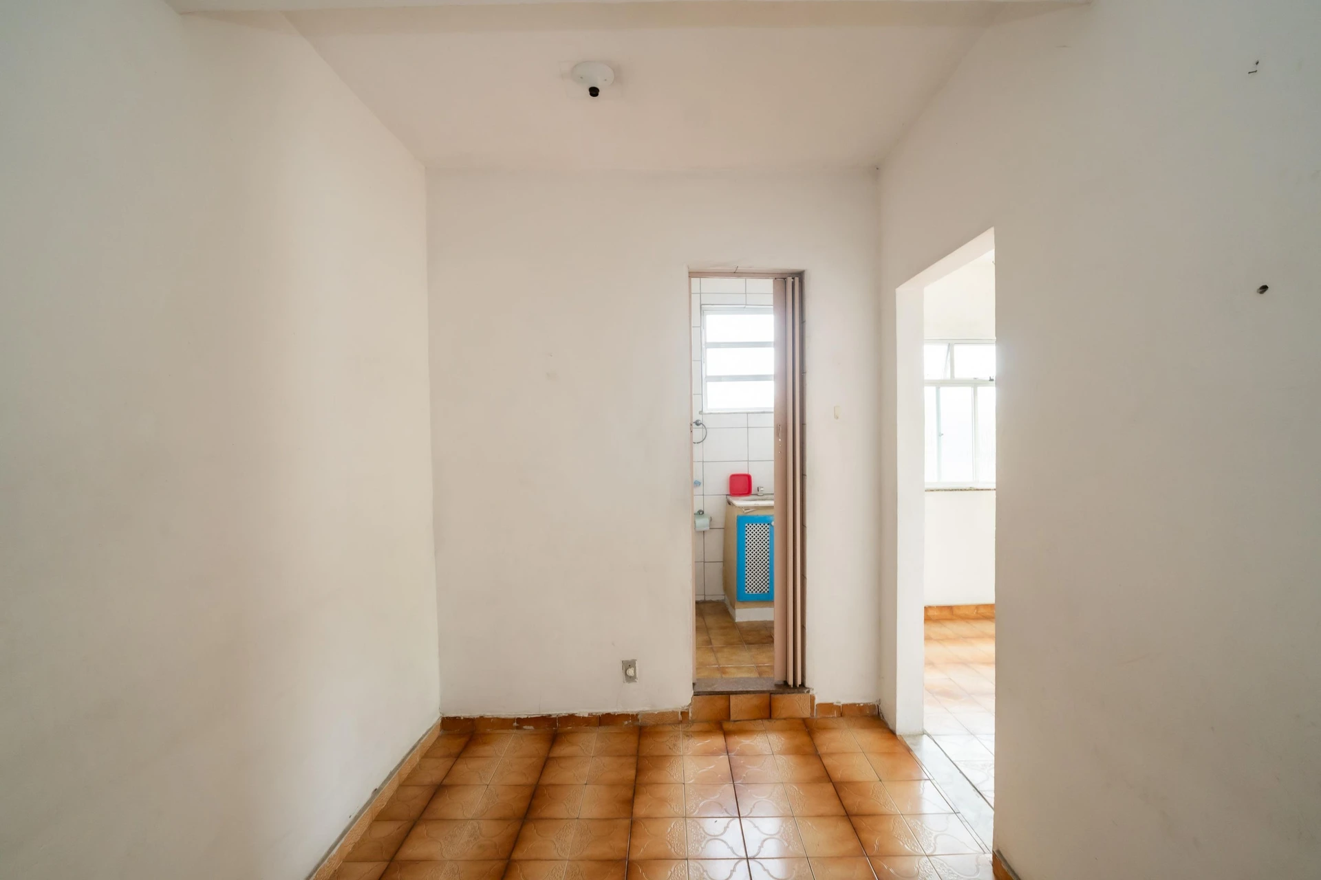 Unfurnished house with 2 bedrooms, yard and balcony — photo 32