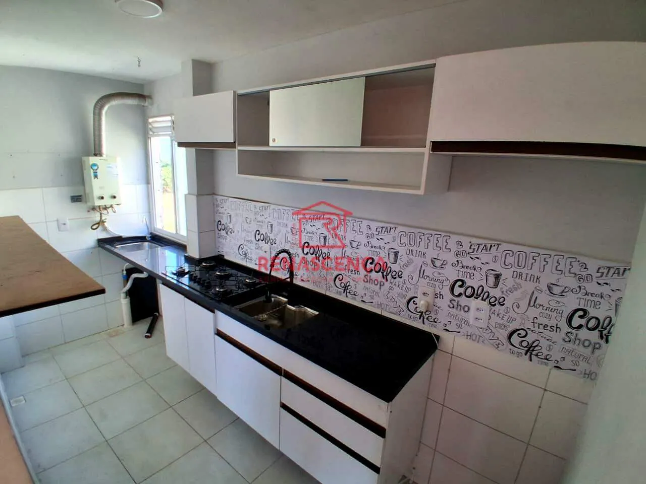 2-bedroom apartment with 1 bathroom and gas stove kitchen — photo 4