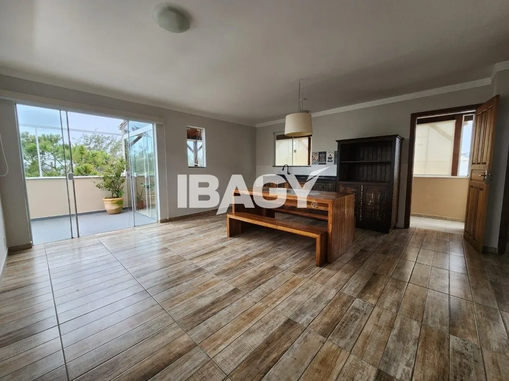 2-bedroom apartment with a home office — photo 2