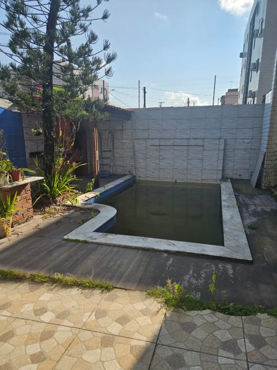 5-bedroom apartment in a building with a pool — photo 10