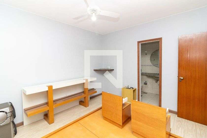 Квартира 244 м² с 4 спальнями и отдельной кухней — photo 11