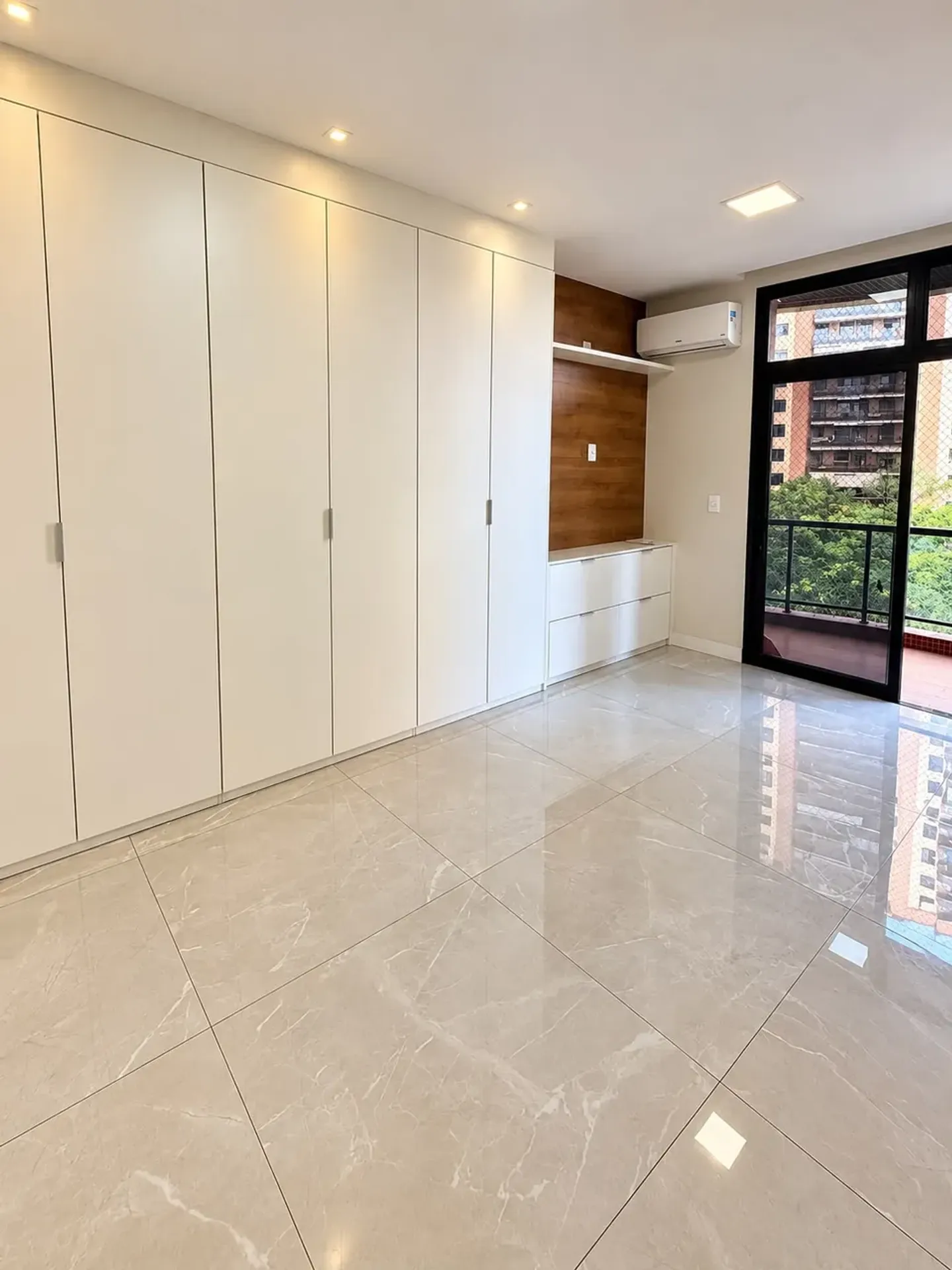 Apartment on the 4th floor with a private BBQ — photo 4
