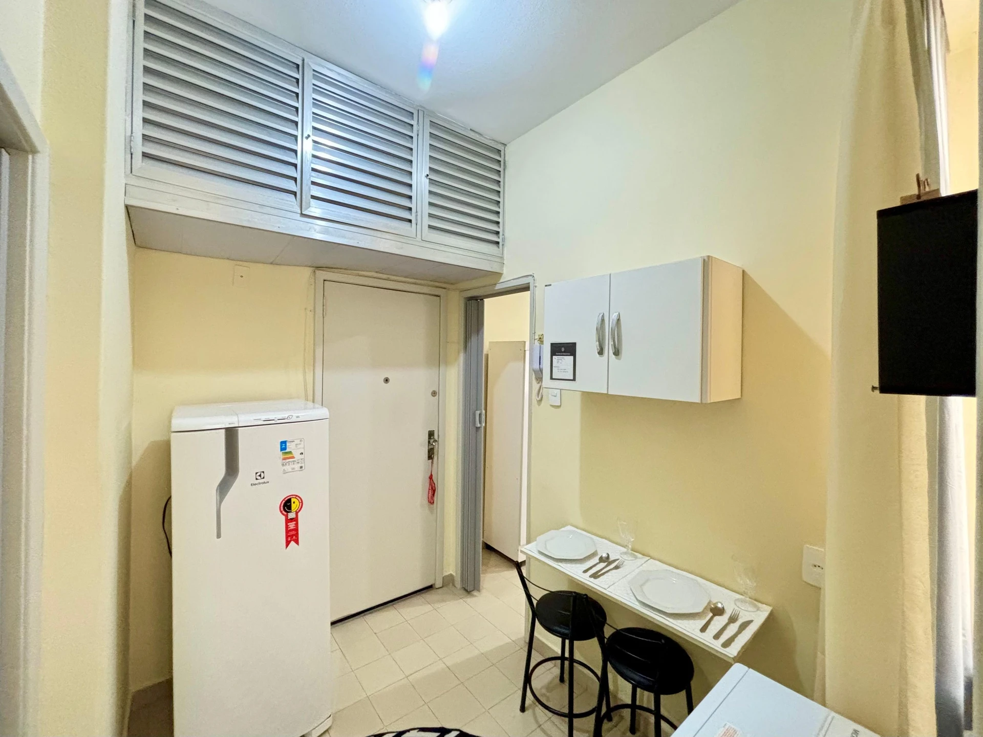 Furnished studio with 1 bedroom and a glass shower — photo 14
