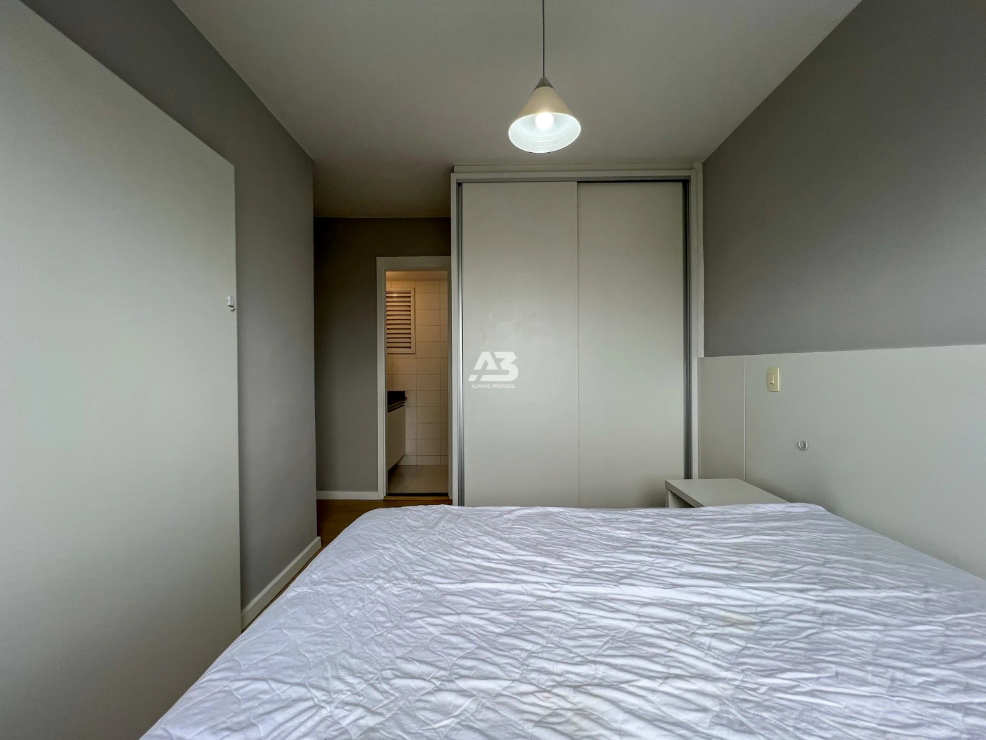 Furnished 2-bedroom apartment with open kitchen — photo 3