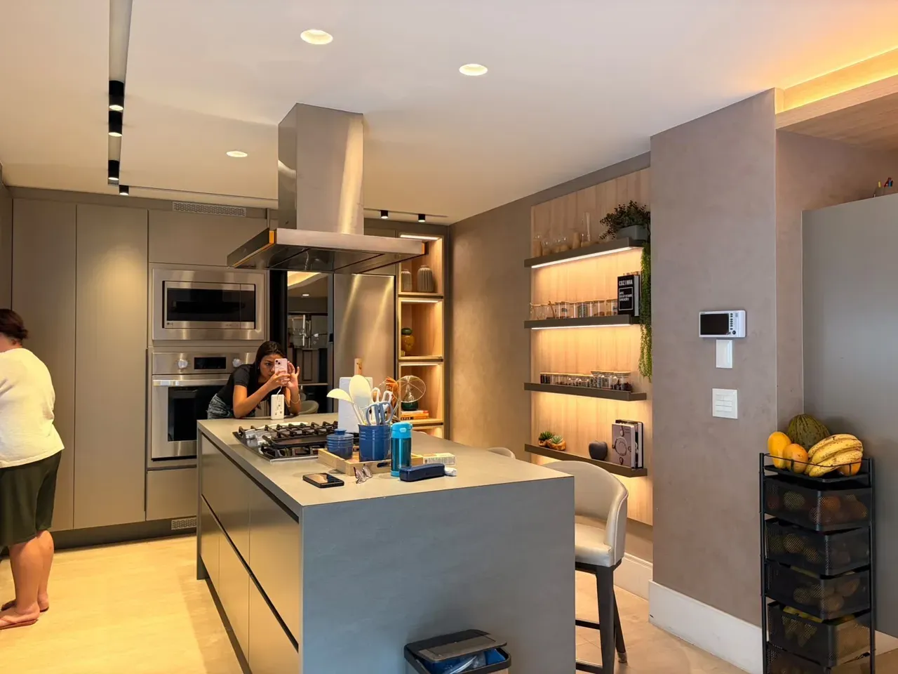 373 m² house with a home office and a grill on the balcony — photo 32