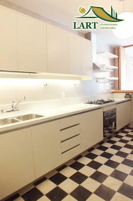 3-bedroom apartment in a building with a pool — photo 26
