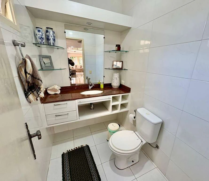 Furnished 4 en-suite bedrooms with 9 bathrooms — photo 13
