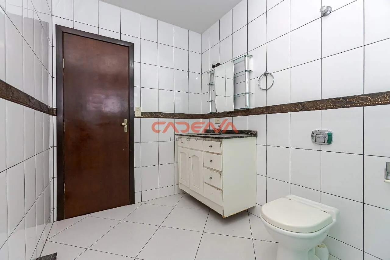 House with 3 bedrooms and built-in kitchen cabinets — photo 13