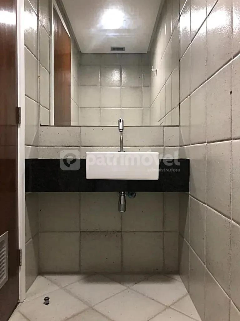Unfurnished 350 m² apartment with built-in cabinets — photo 15