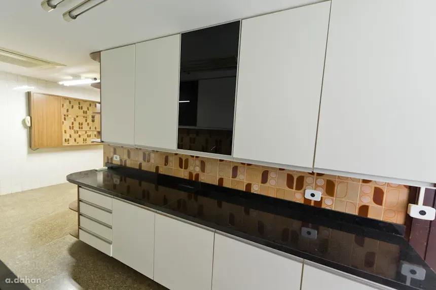 Unfurnished apartment with 4 bedrooms and 5 bathrooms — photo 36