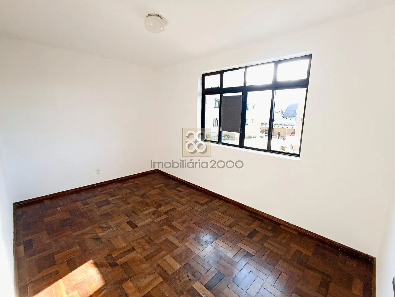 Wood or laminate floors in a 3-bedroom apartment, 60 m² — photo 4