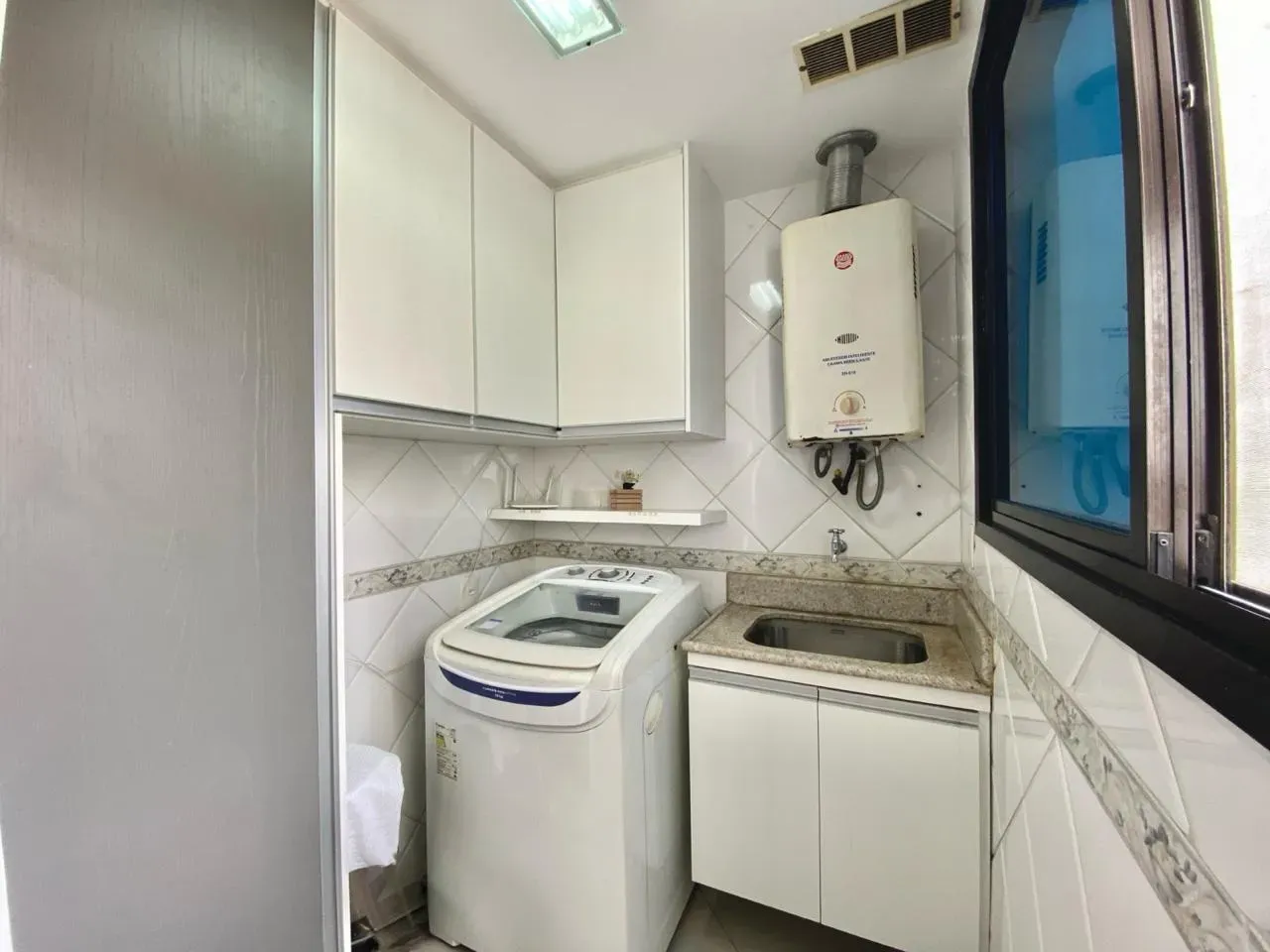 Furnished 369 m² apartment with a closed kitchen — photo 13
