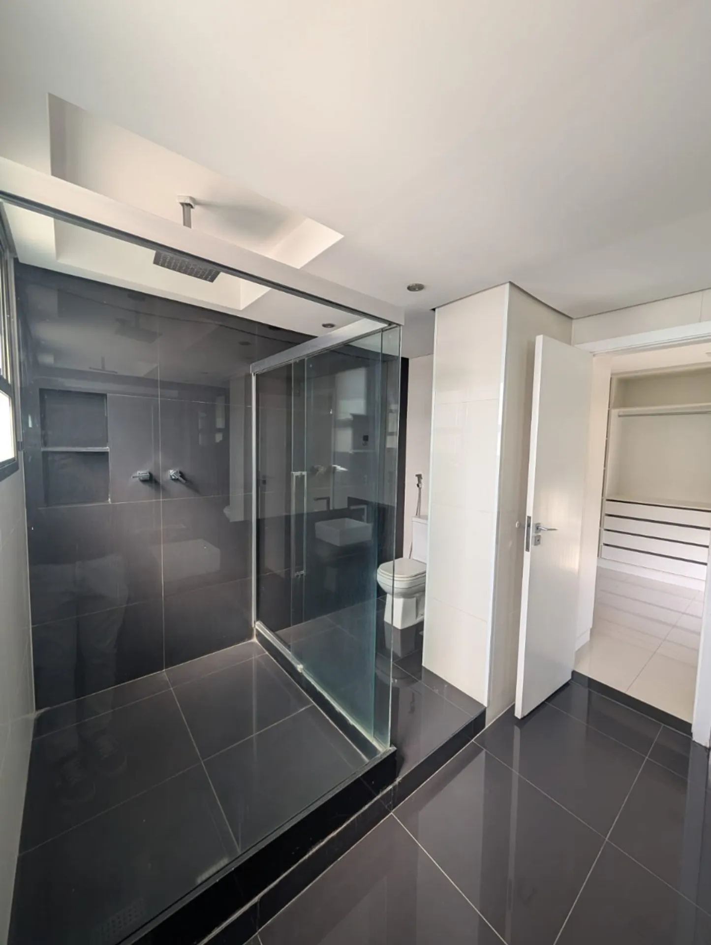Apartment, 370 m², with a grill on the balcony — photo 3