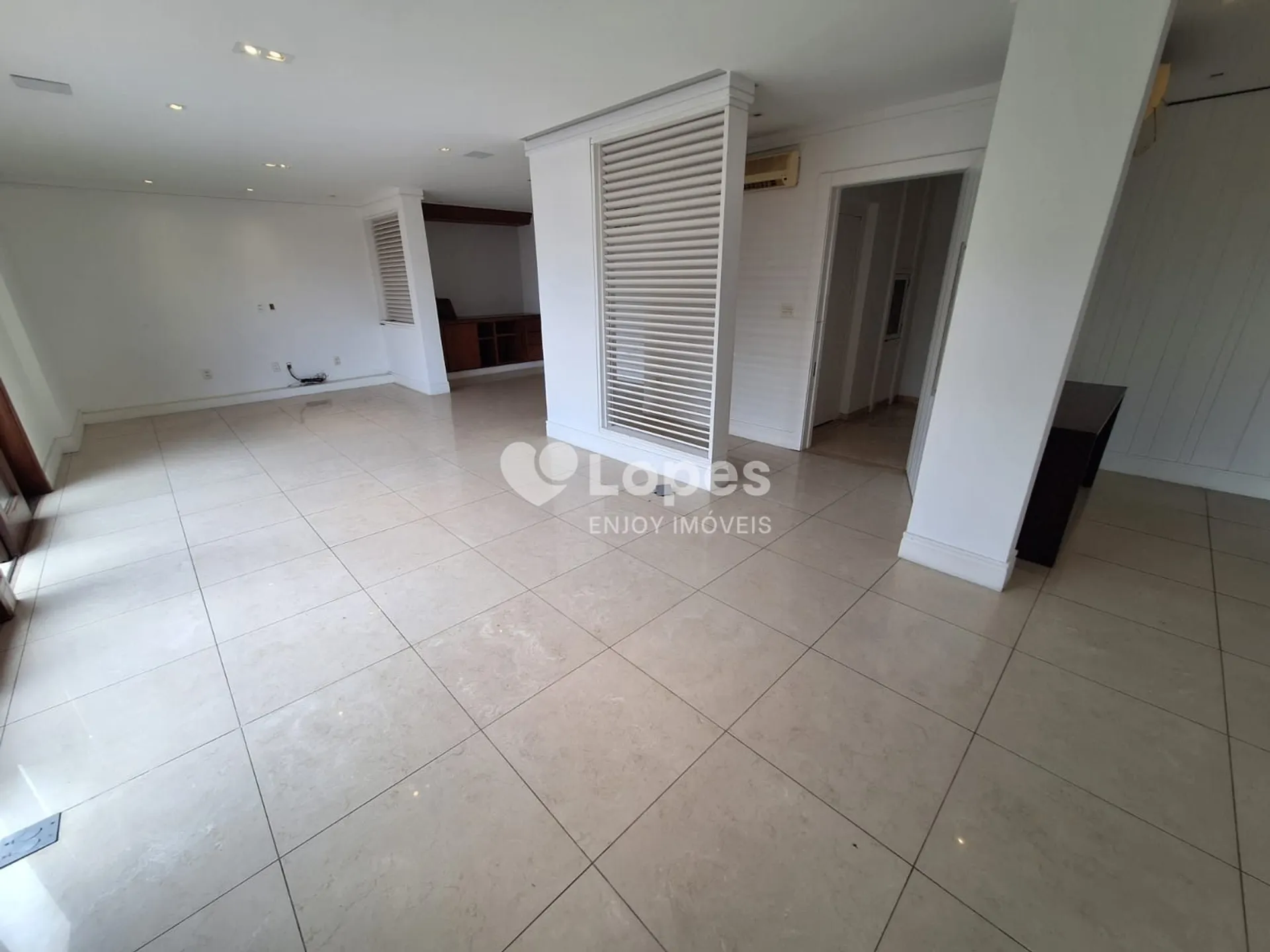 5-bedroom apartment in a building with a gym — photo 7