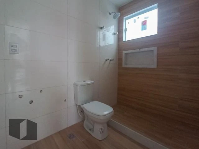 House with 4 bedrooms and 5 bathrooms, 2 parking spaces — photo 26