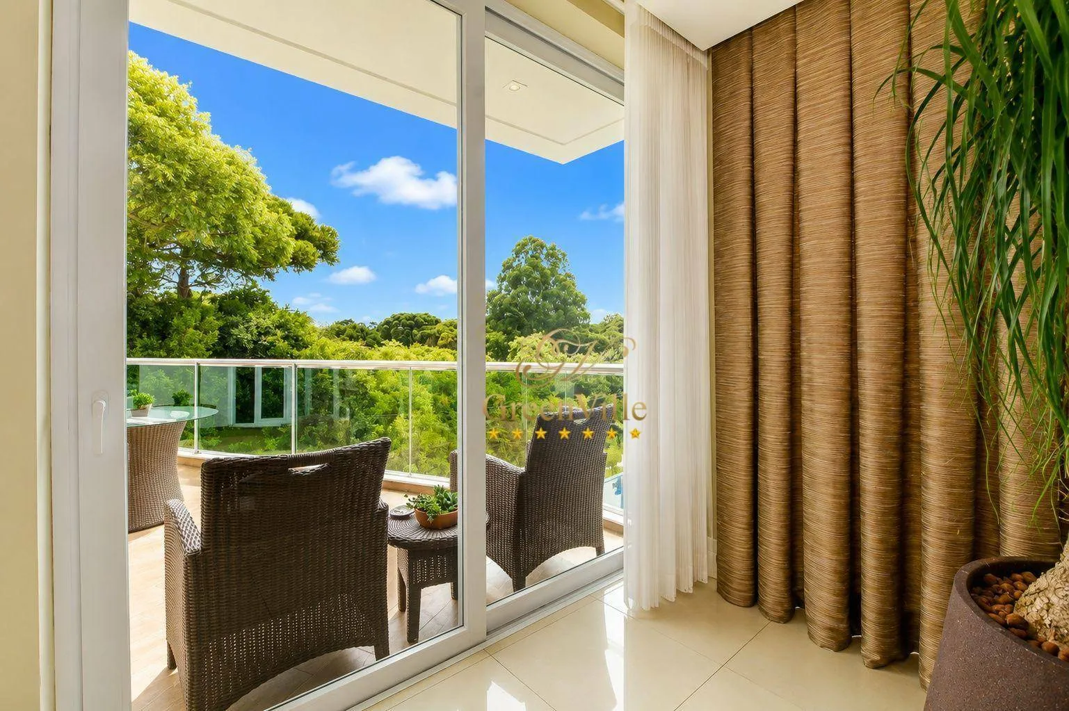 House with 4 en-suite bedrooms and private BBQ — photo 23