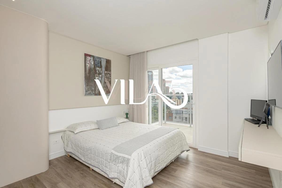 Furnished apartment, 195 m², with a glass-enclosed balcony — photo 7