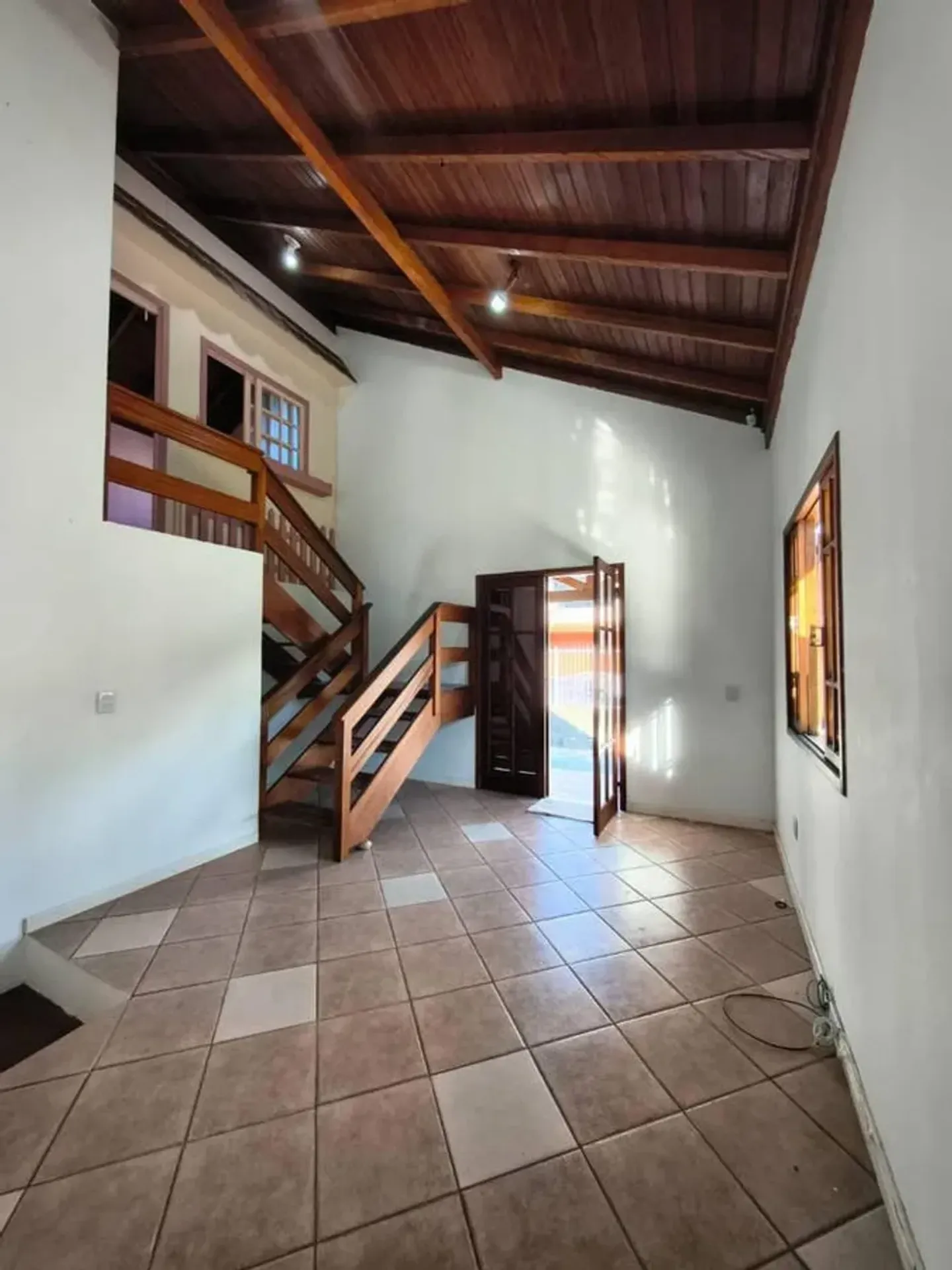 700 m² house with a bathtub and a grill on the balcony — photo 11
