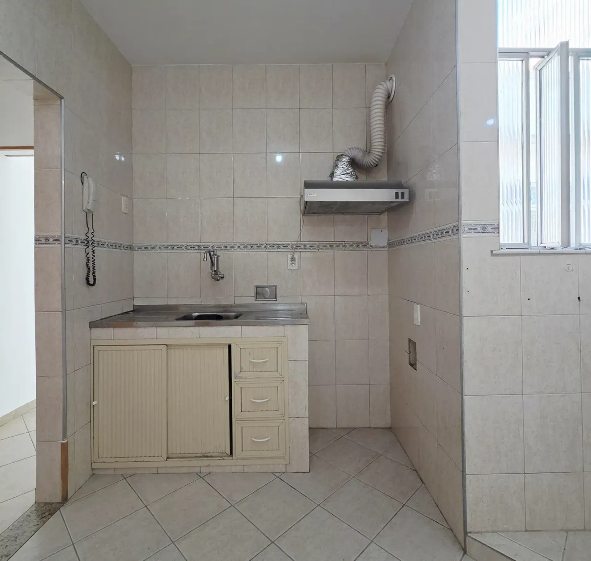 Apartamento com 2 quartos, 1 banheiro e cozinha fechada — photo 21