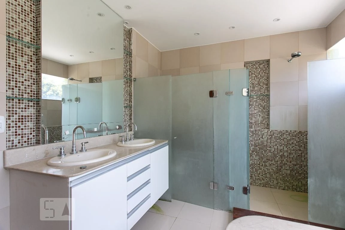 Unfurnished house with 5 en-suite bedrooms and private garden — photo 55