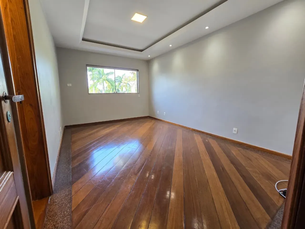 Будинок на 450 м² з 4 спальнями та кухнею з газом — photo 23