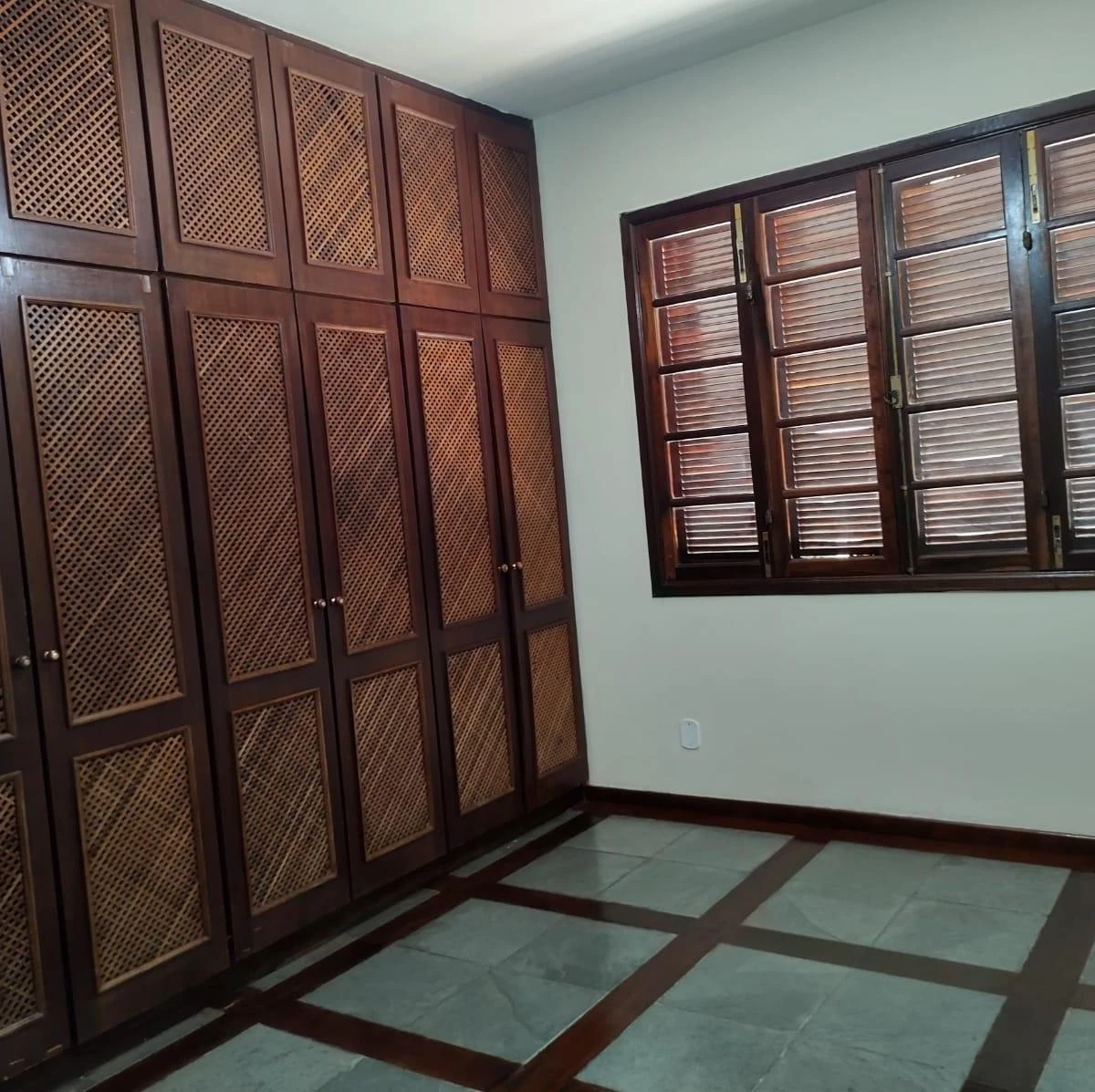 Casa térrea sem mobília com 4 quartos e 6 banheiros — photo 36