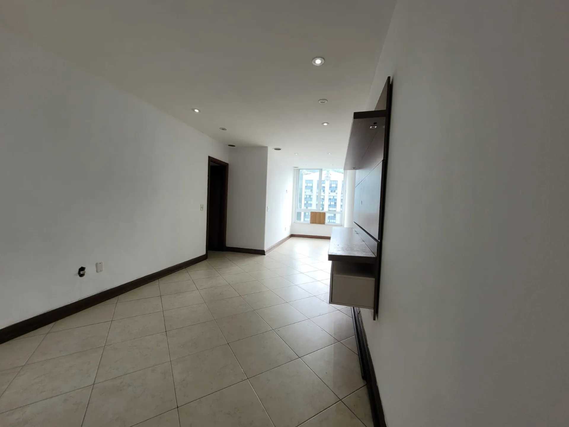 Квартира 80 м² з видом на гори та робочим місцем — photo 8
