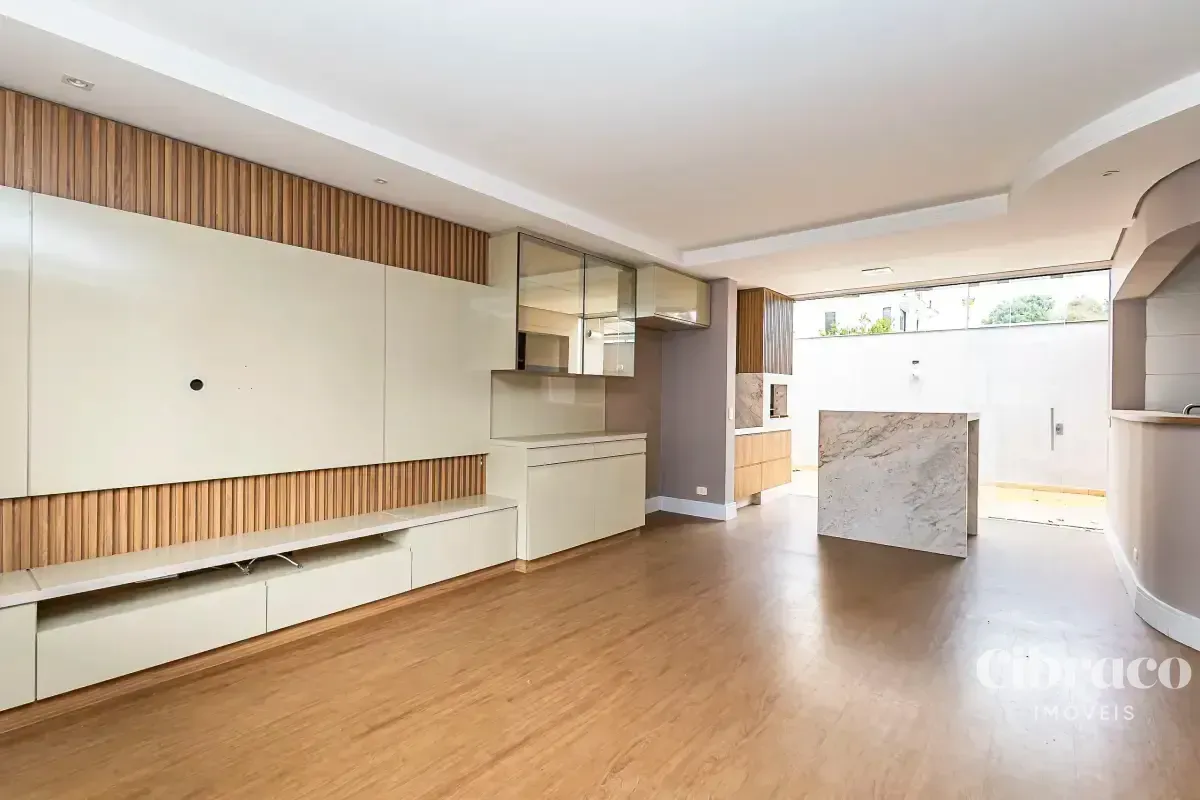 House with 3 bedrooms and a gas-stove open-plan kitchen — photo 2
