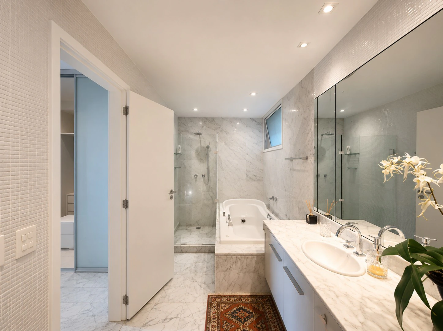Rental apartment with 4 en-suite bedrooms and 282 m² — photo 20