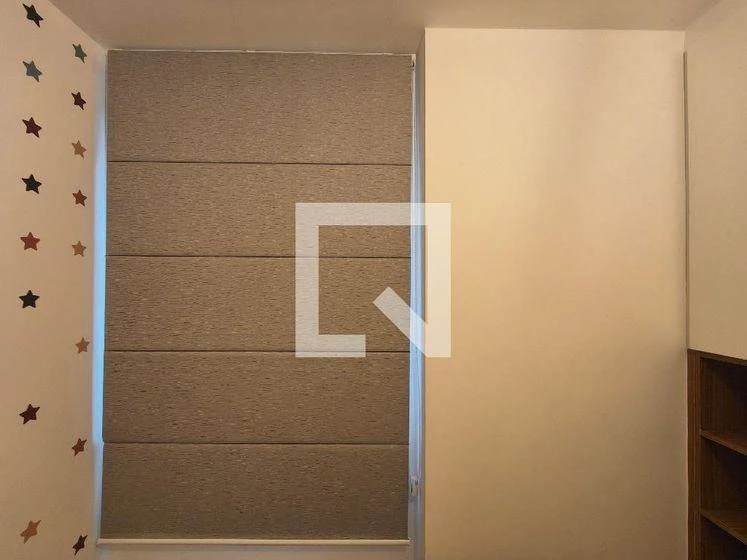 3-bedroom apartment with a glass-enclosed balcony — photo 34