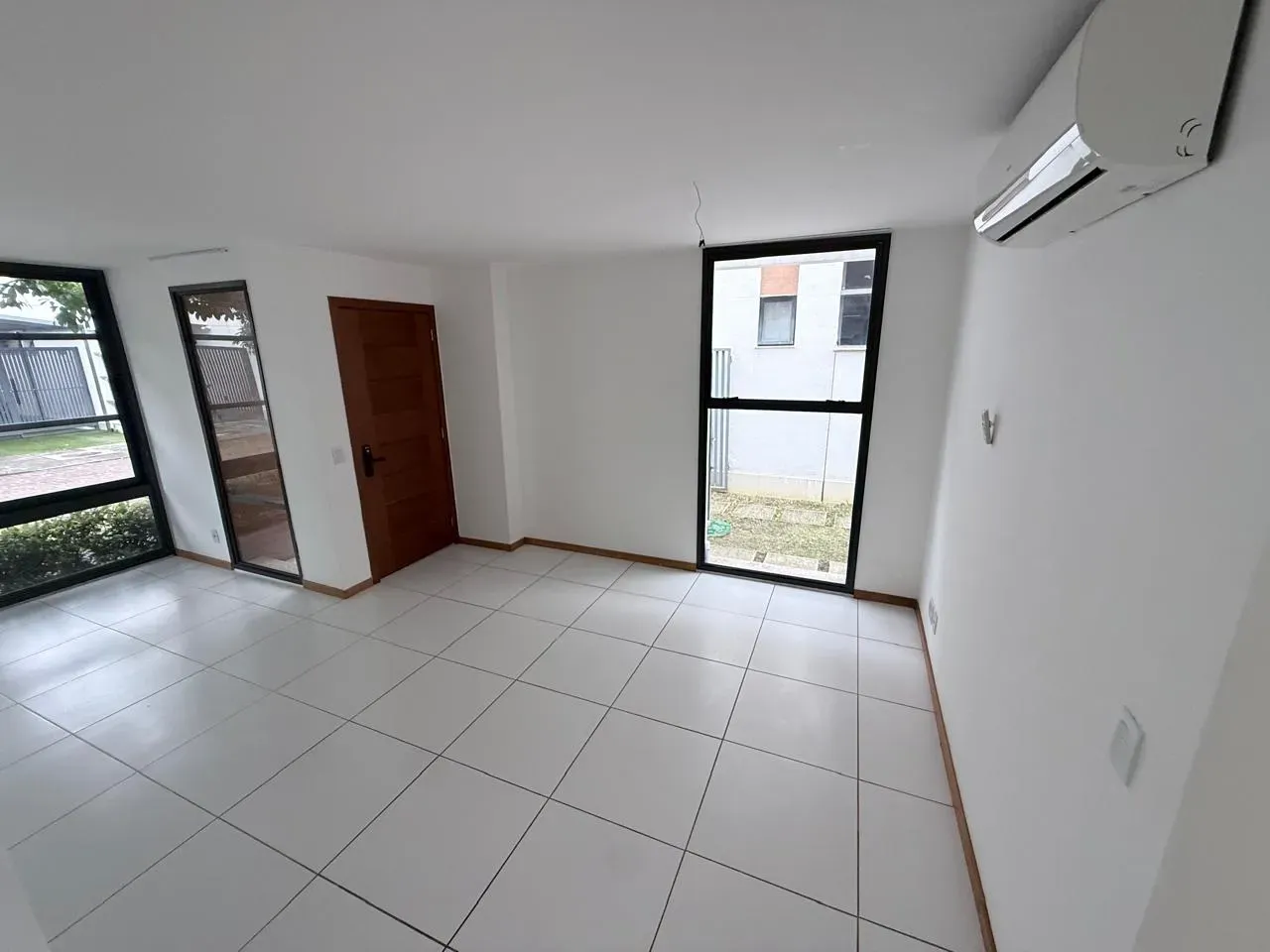 Casa com janelas do piso ao teto, Recreio dos Bandeirantes — photo 8