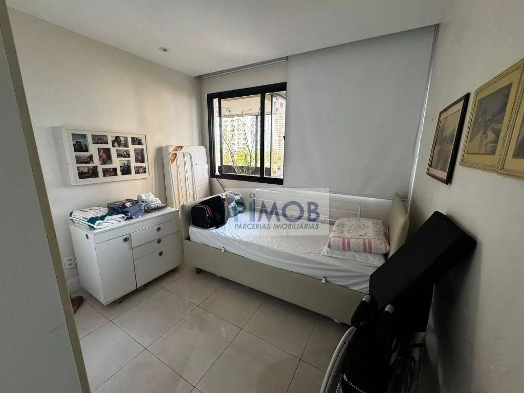 Floor-to-ceiling windows in a 3-bedroom apartment, 110 m² — photo 6