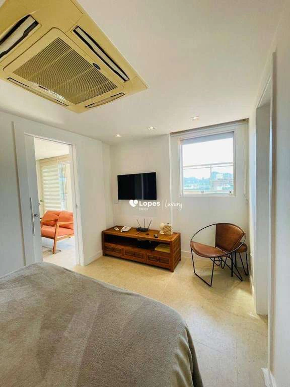 158 m² duplex penthouse with 3 bedrooms and 4 bathrooms — photo 2