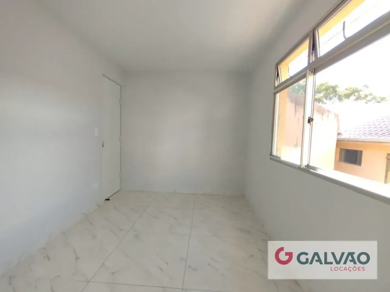 2-bedroom apartment with 1 bathroom, no parking — photo 9