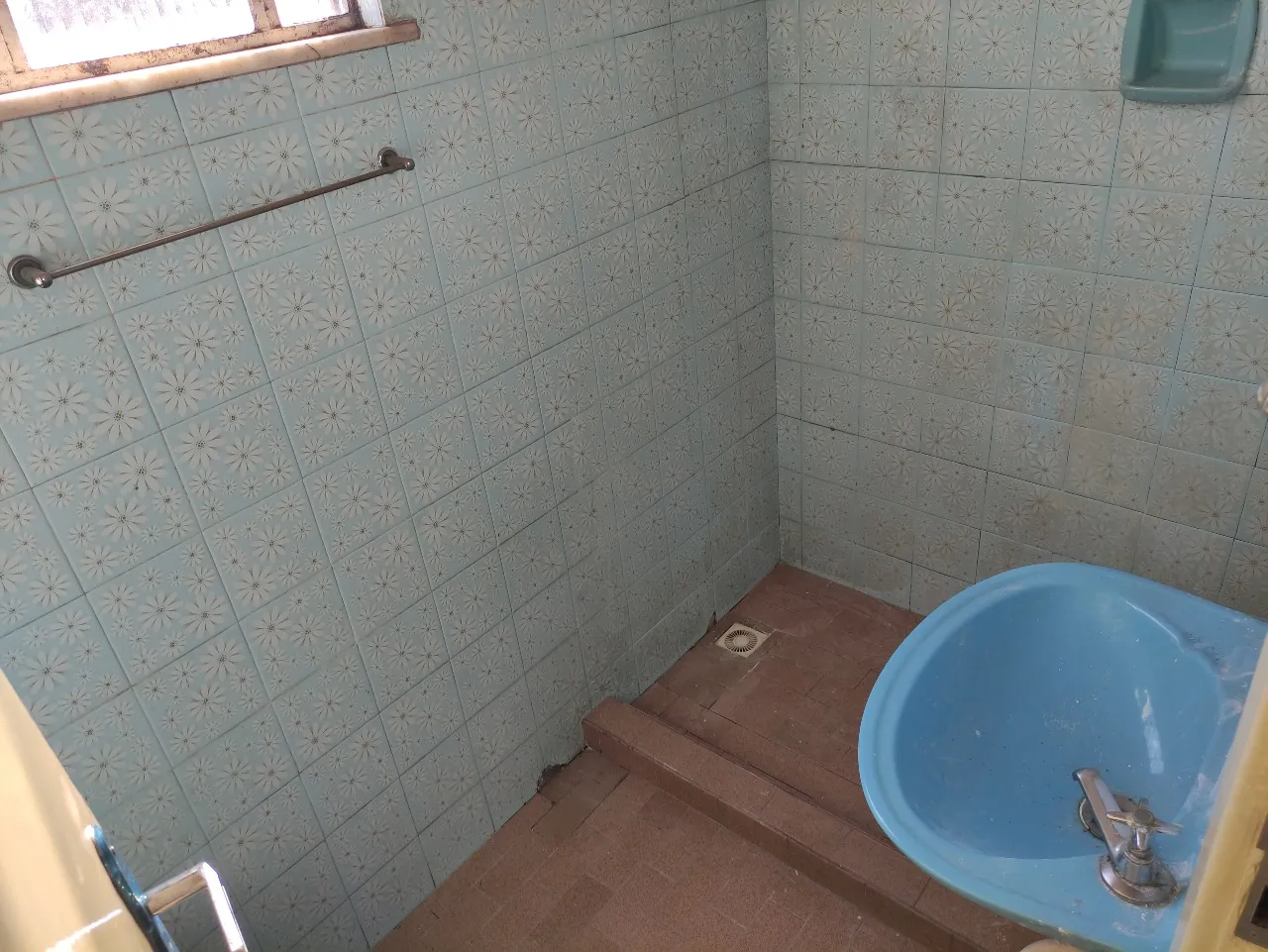 House with 1 bedroom and 1 bath with an electric shower — photo 9