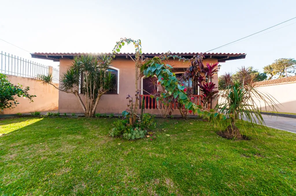 3-bedroom house with a bathtub in Curitiba — photo 24