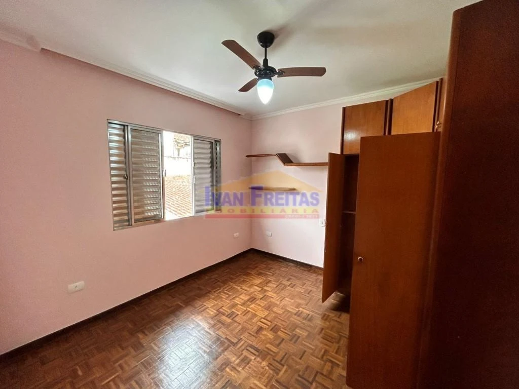 3-bedroom house with a walk-in closet in Curitiba — photo 9