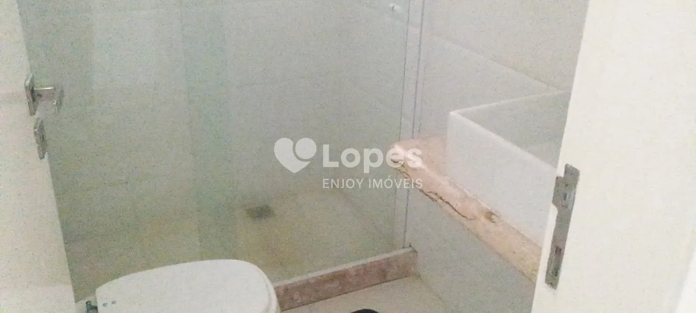 House with 5 bedrooms, 5 bathrooms and separate laundry — photo 34