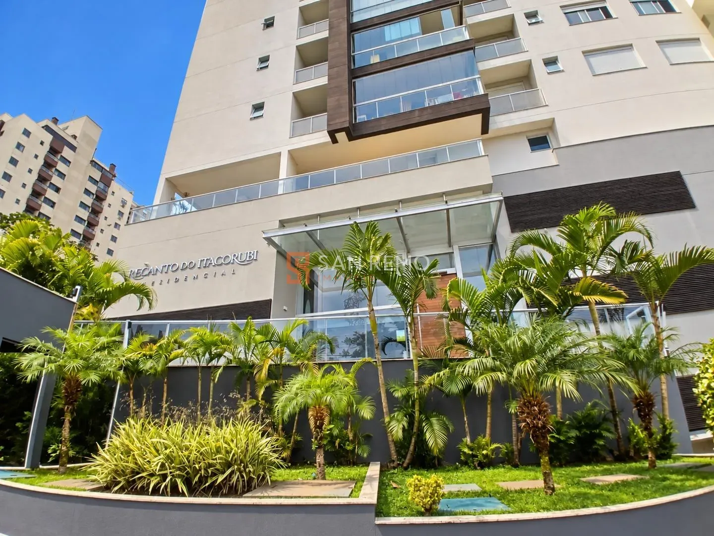 Glass-enclosed balcony in a 3-bedroom apartment, 120 m² — photo 23