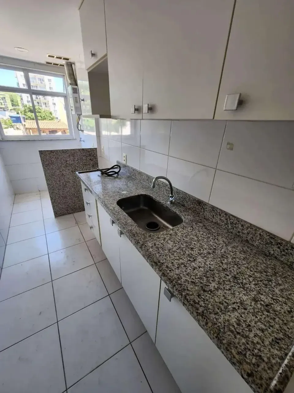Unfurnished apartment with 2 bedrooms and 2 bathrooms