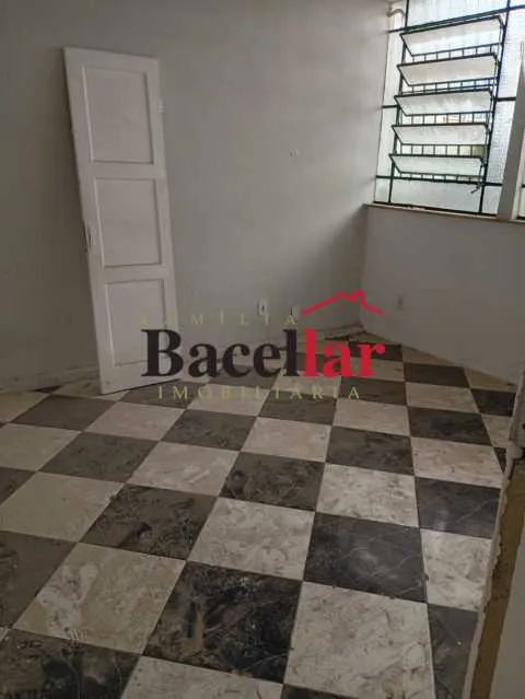 Unfurnished house with 2 bedrooms, 1 bathroom, 1 parking — photo 4