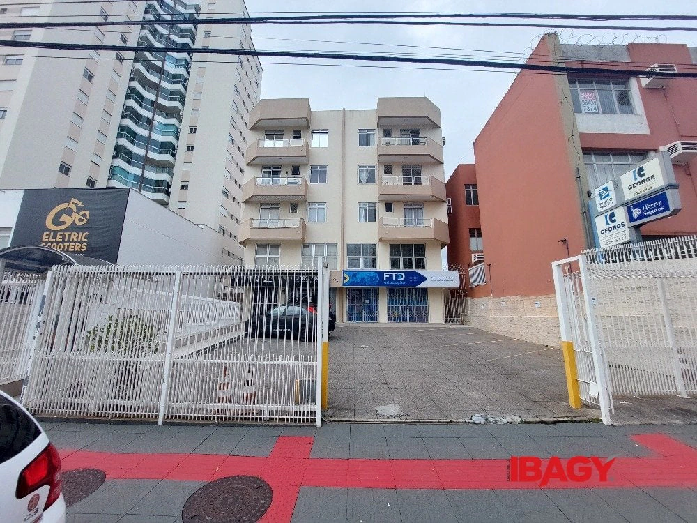 3-bedroom apartment, 1 with its own bathroom, 96 m² — photo 3