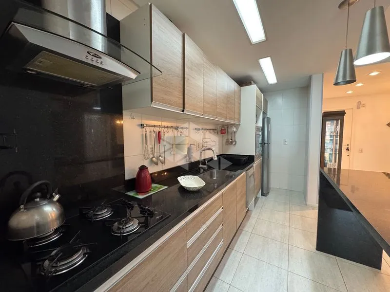 Furnished apartment, 150 m², with a glass-enclosed balcony — photo 5