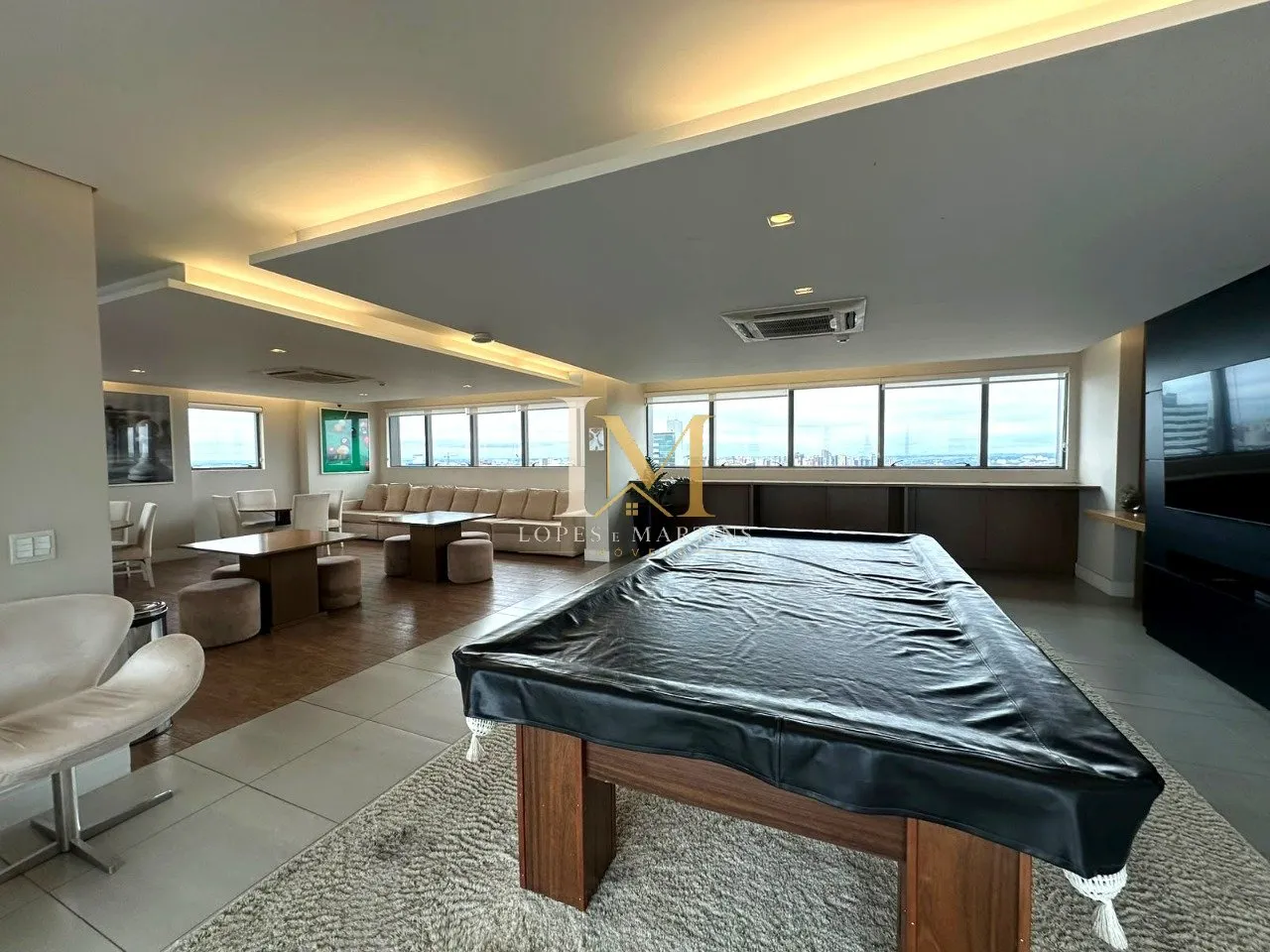 One-bedroom apartment in a building with a gym — photo 38