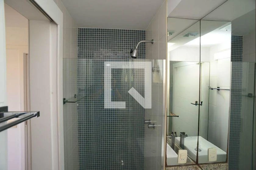 Apartamento com 2 quartos e cozinha fechada com fogão a gás — photo 17