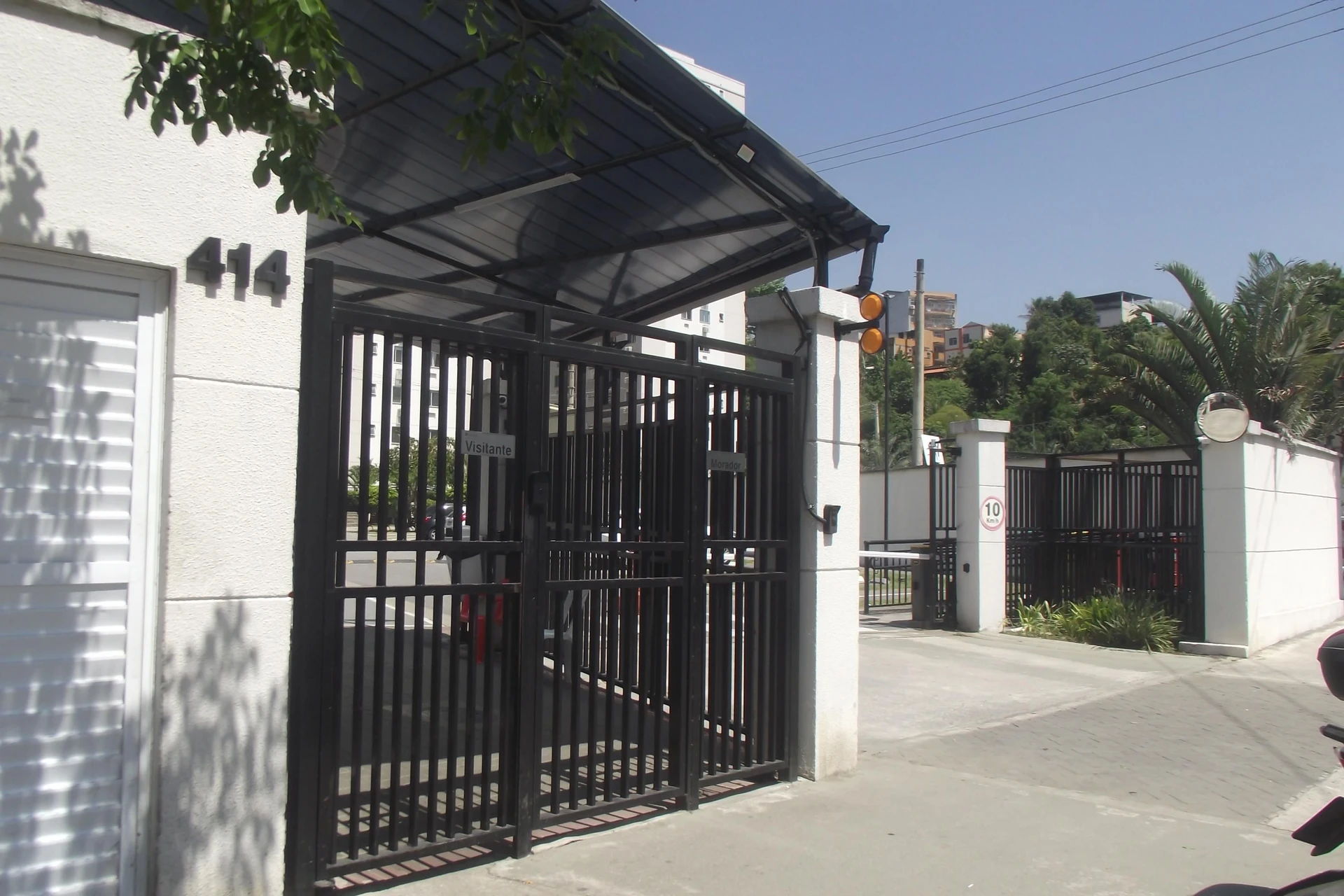 Балкон с грилем и 2 спальни: квартира 47 м² — photo 52