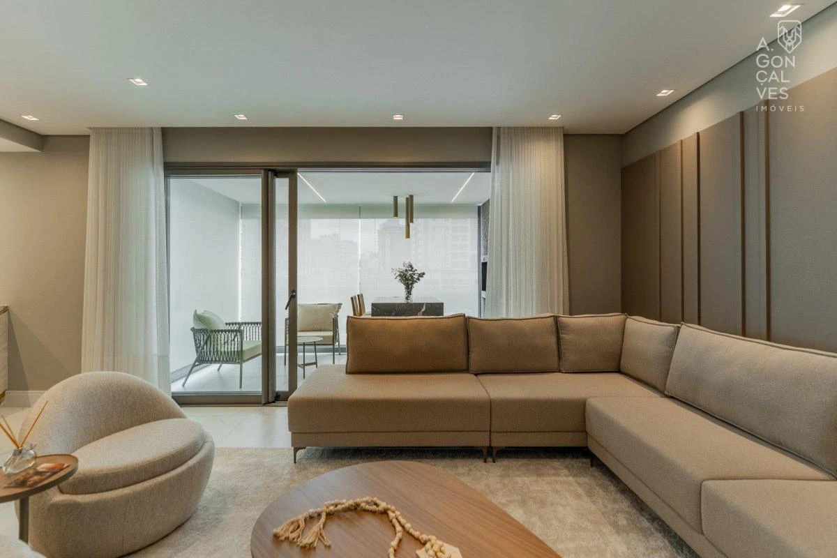 Furnished apartment, 139 m², with a glass-enclosed balcony — photo 7